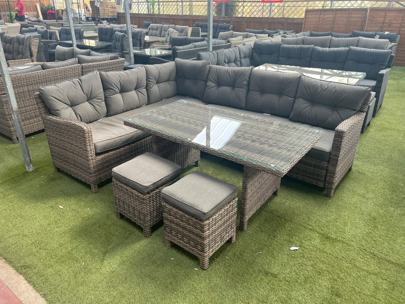 Brown corner new arrivals lounge